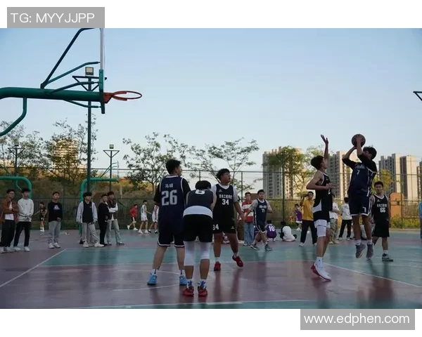 任骏飞带领球队奋勇拼搏展现篮球精神与团队力量的精彩瞬间