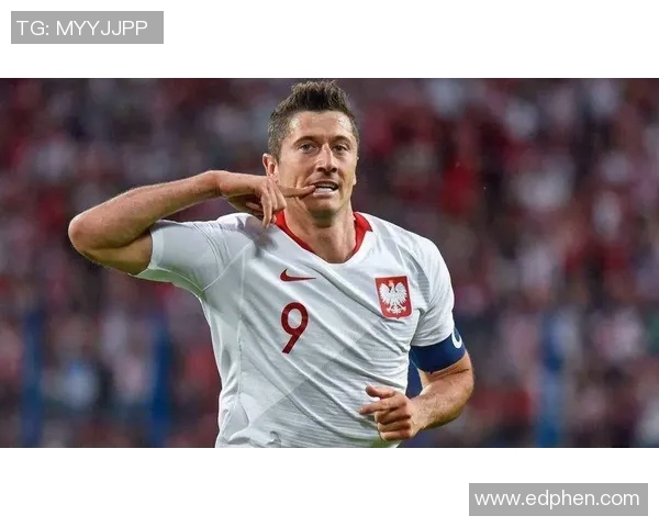 莱万领衔新一届足球盛宴展现超凡实力与团队默契的精彩瞬间